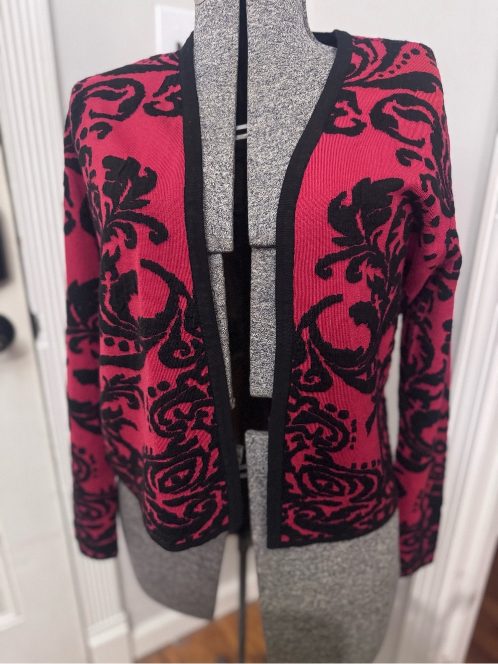 Women's Chicos Red and Black Damask Patterned Open Cardigan Sweater Small